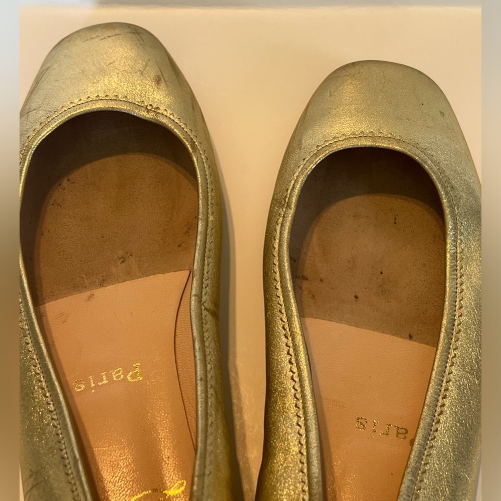 CHRISTIAN LOUBOUTIN GOLD METALLIC LEATHER BALLET FLATS SZ 37.5 - Picture 3 of 9